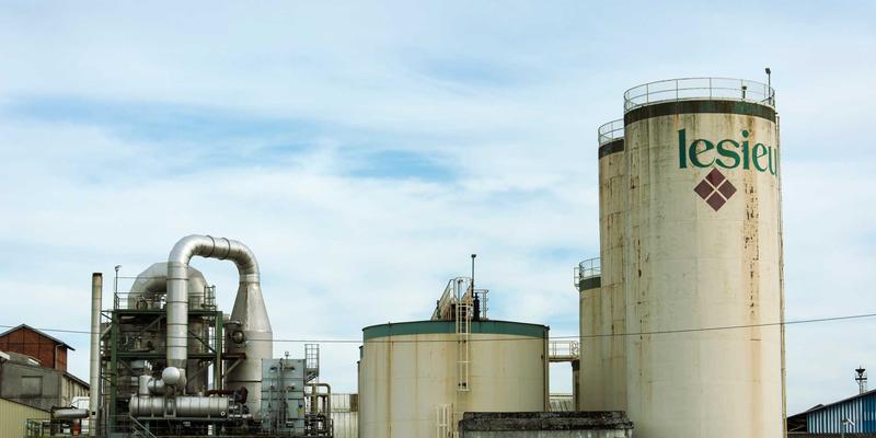 从概念艺术到可玩模型：解析哈基马工作室的赛博朋克角色设计与品牌UI/UX融合之道