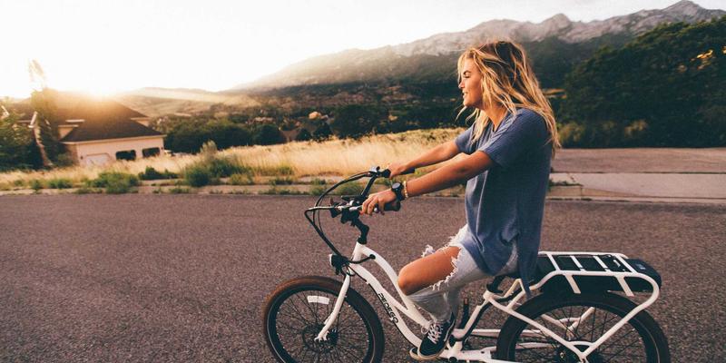 哈基马工作室如何携手音乐人打造赛博朋克世界：揭秘3D动画与沉浸式音频的共创模式